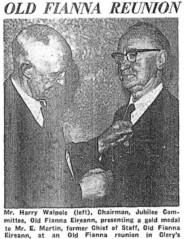Eamon receiving medal 1960